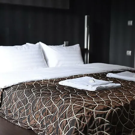 D'scret Luxury Private Wellness Pool Villa Budapest