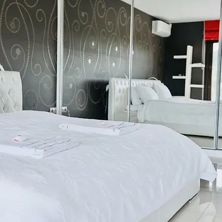 D'scret Luxury Private Wellness Pool Villa Budapest